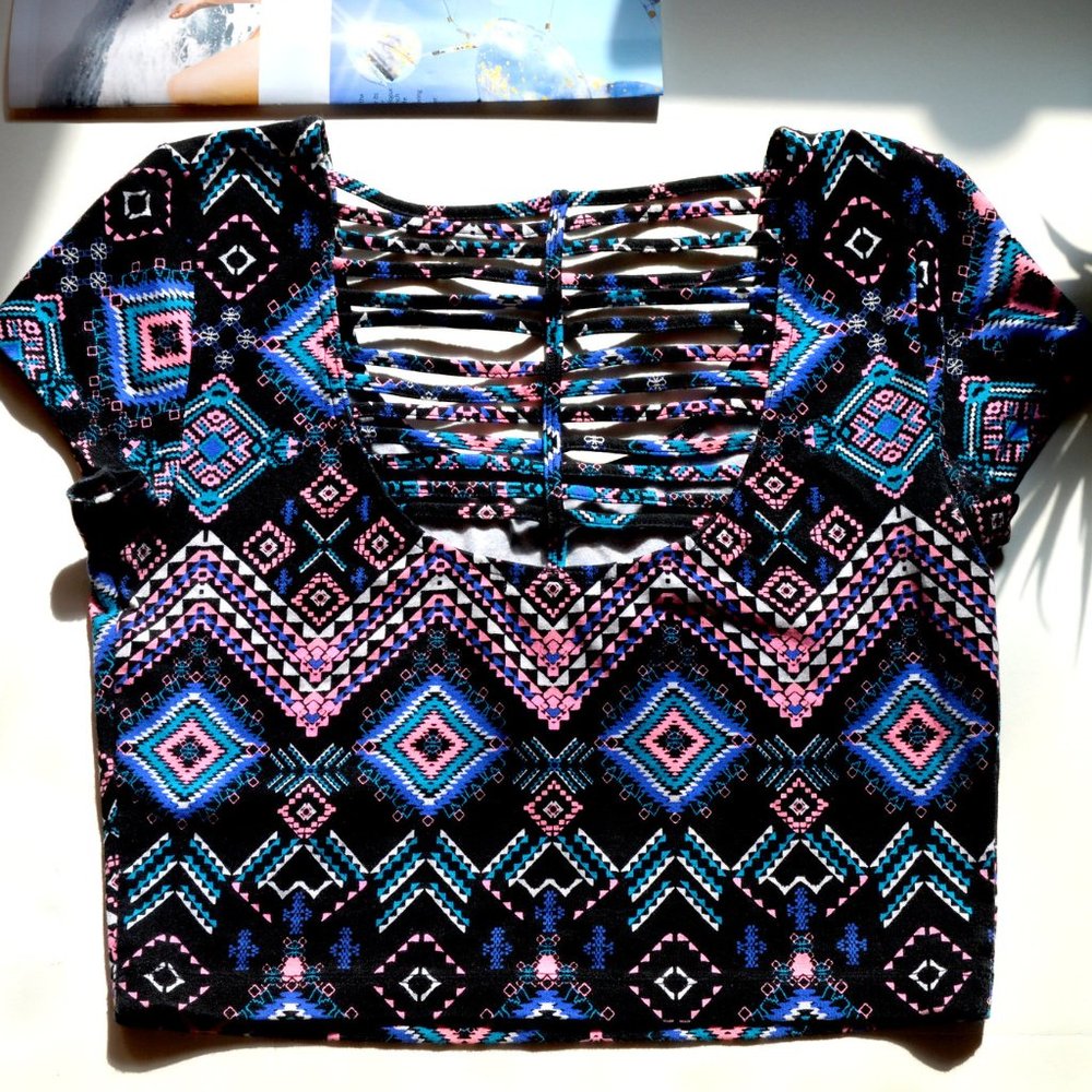MULTICOLOR  BOHEMIAN CROP TOP